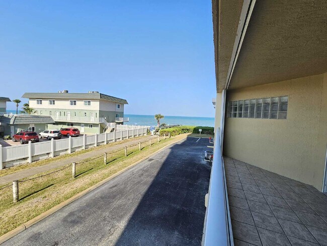 Building Photo - Seaside Serenity Awaits: Spacious 3-Bedroo...