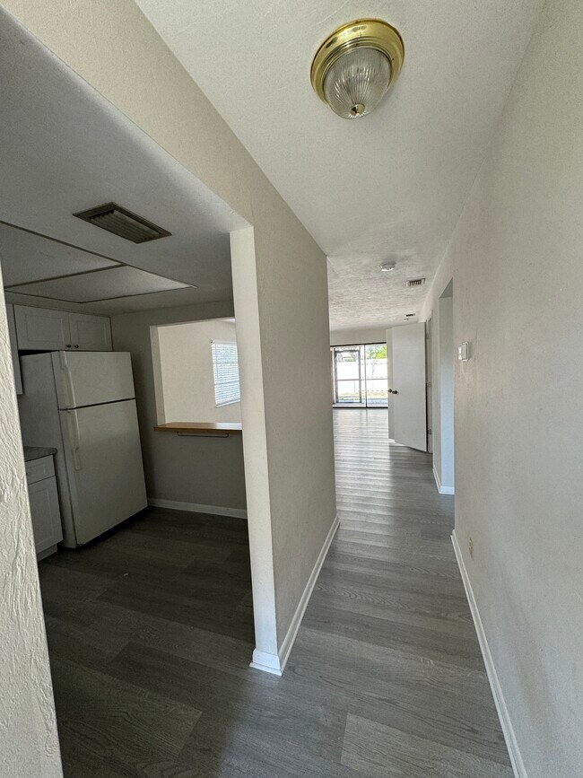 Building Photo - 27671 Arroyal Rd