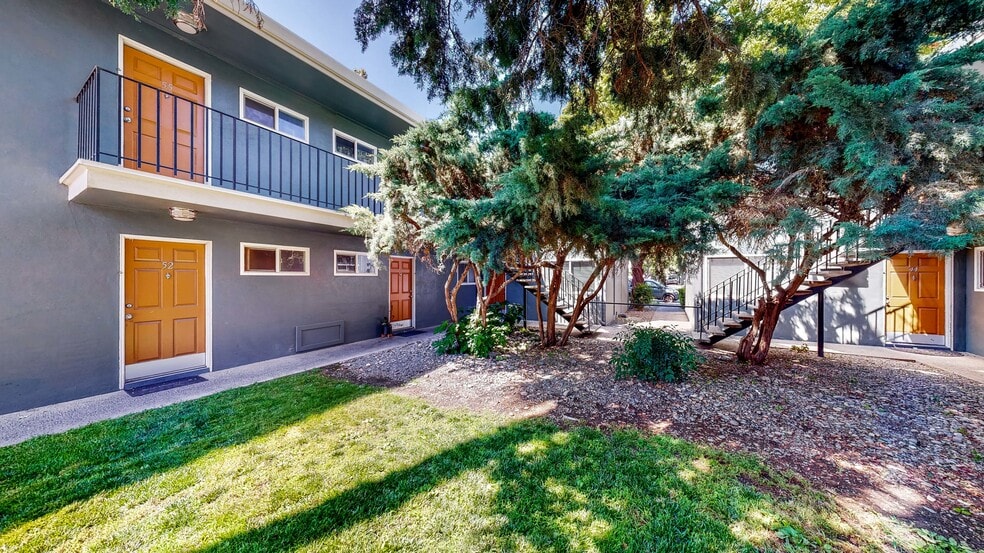 Exterior - University Square Apartments