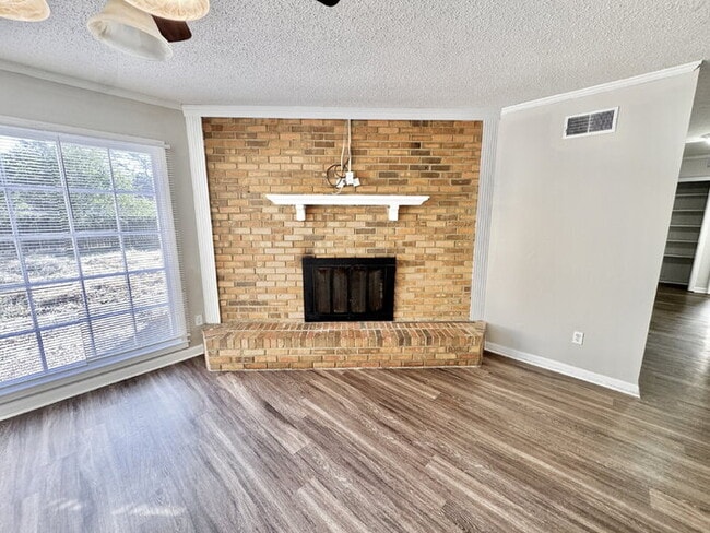 Building Photo - 6843 Amersham Dr