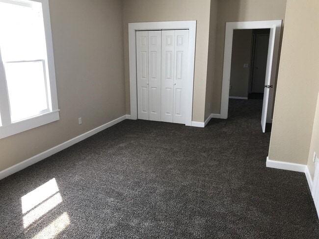 Building Photo - 806 N Park Ave