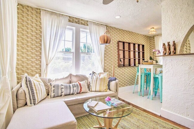 Building Photo - 446 27th St