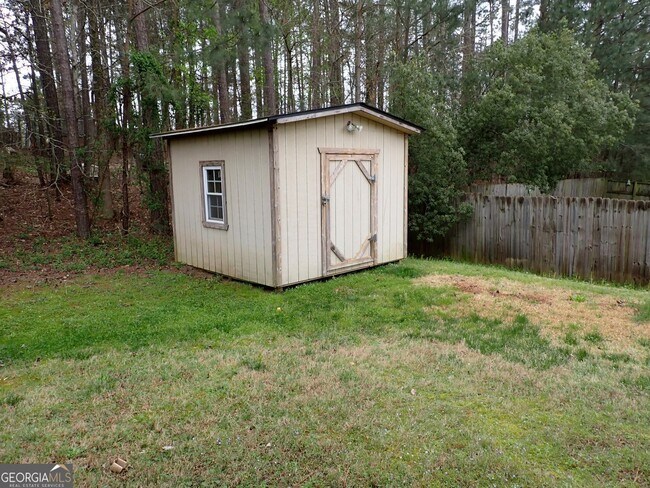 Building Photo - 827 Sinclair Way