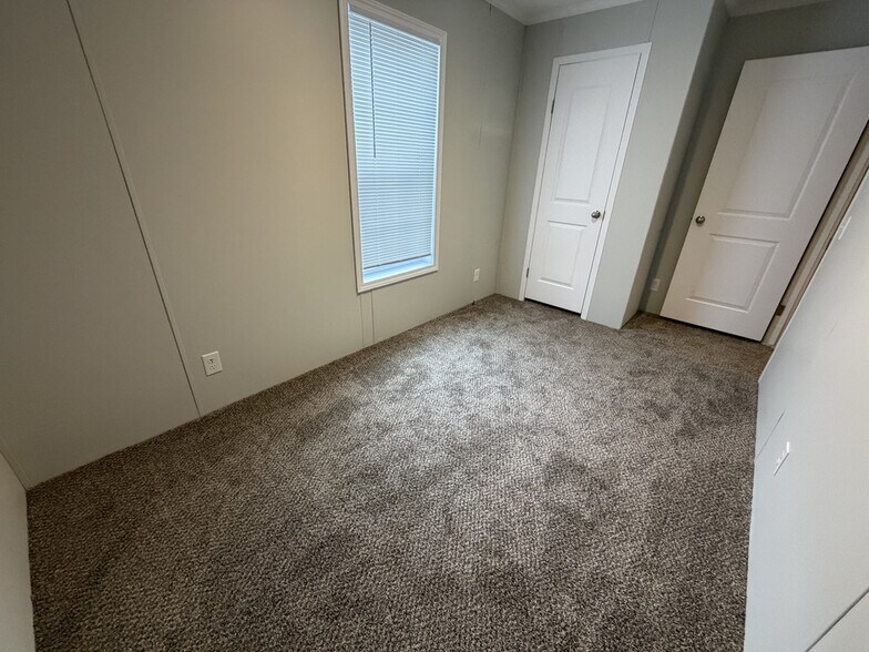 Building Photo - 15381 Danseur Dr