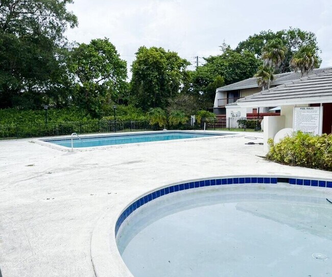 Building Photo - 3094 Bermwood Ln