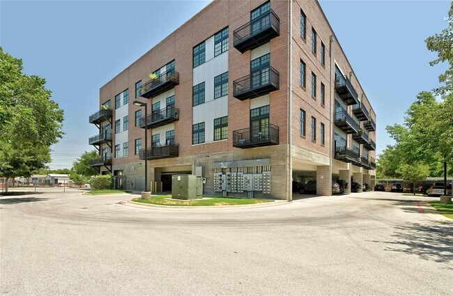 Building Photo - 2235 E 6th St