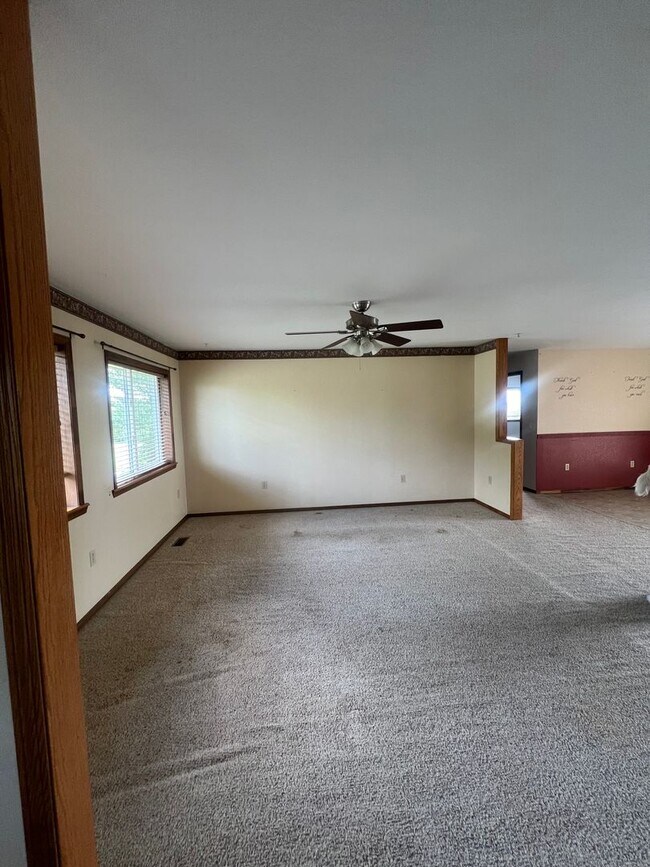 Building Photo - 13929 Harrison Rd