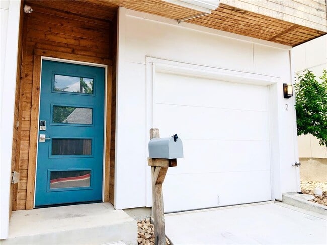 Building Photo - 3007 E 12th St