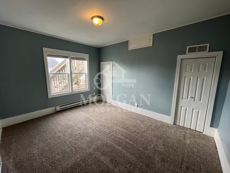 Building Photo - 307 S Main St