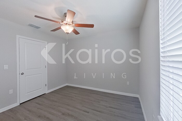 Building Photo - 8740 SW 43rd Ter