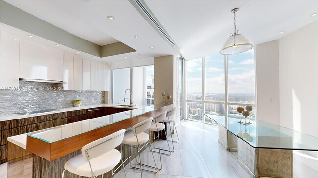 Building Photo - 18201 Collins Ave