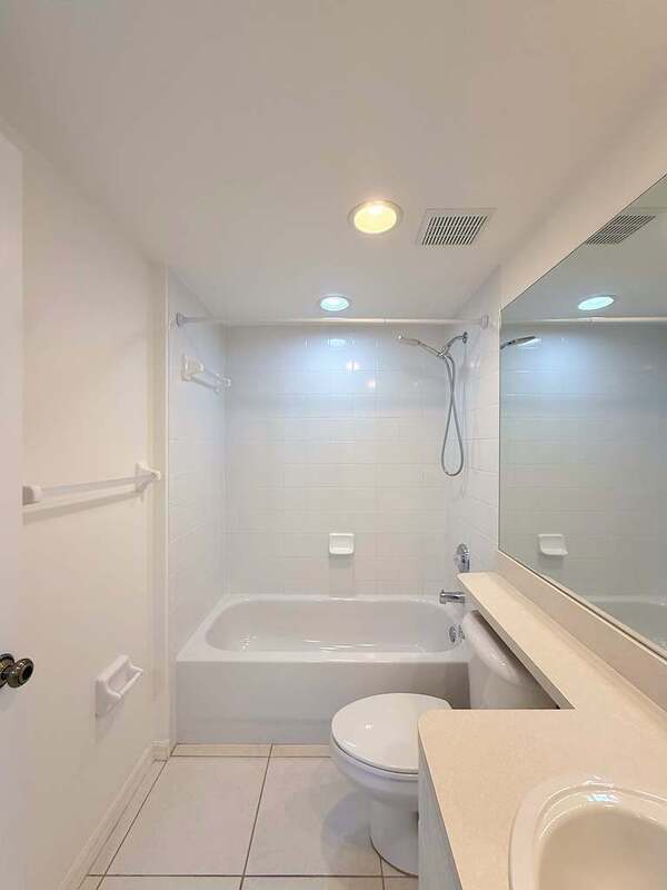Building Photo - 1200 Country Club Dr