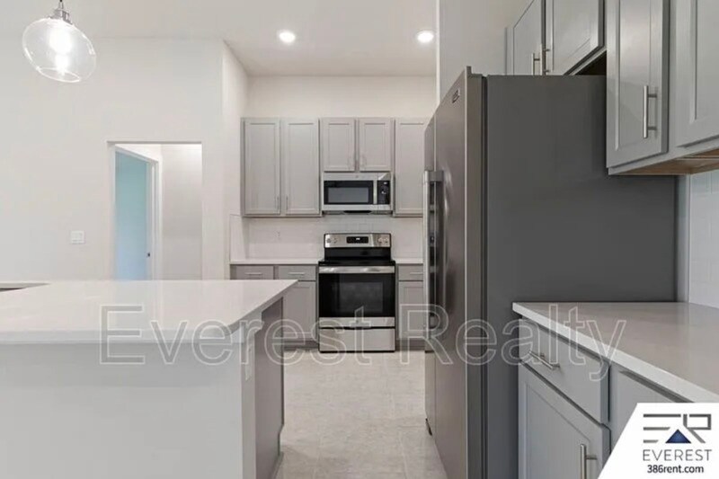 Building Photo - 9 Buffalo Grove Pl