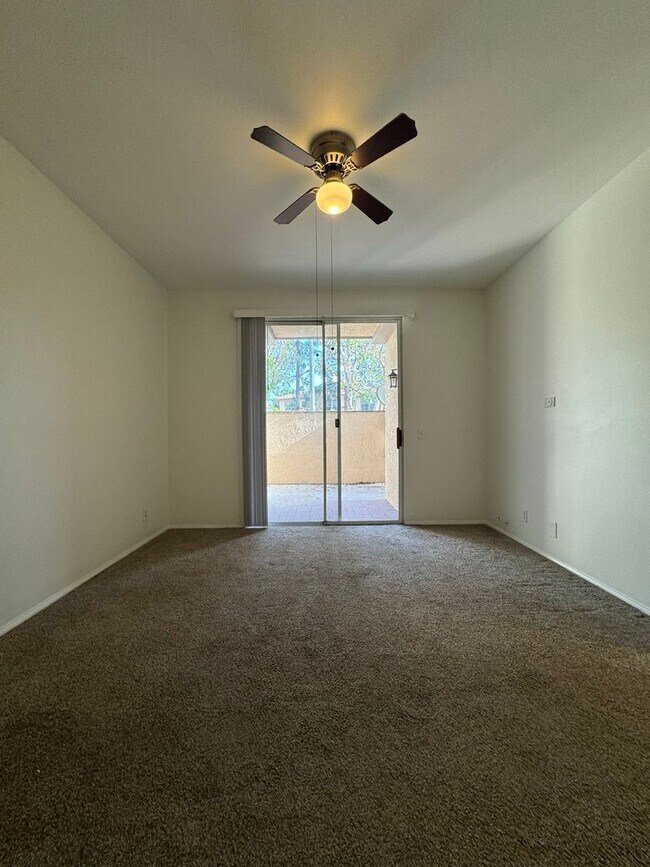 Building Photo - Spacious Tustin Condo with Private Patio