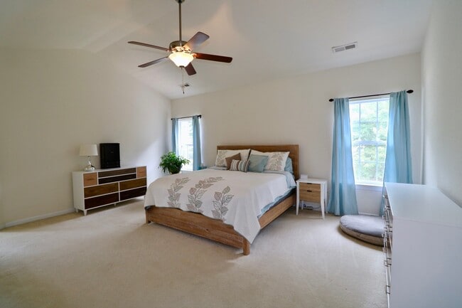 Building Photo - Immaculate 4 bedroom 2.5 Bath home in Sagi...