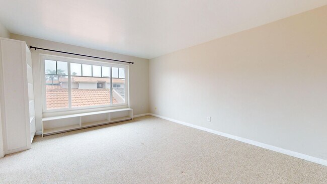 Building Photo - Beautifully Updated Spacious 3 Bed 3 Bath ...
