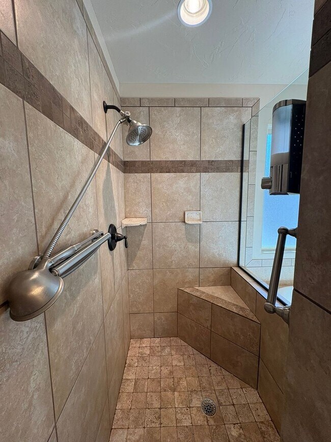 Building Photo - Beautiful Home In Hurricane