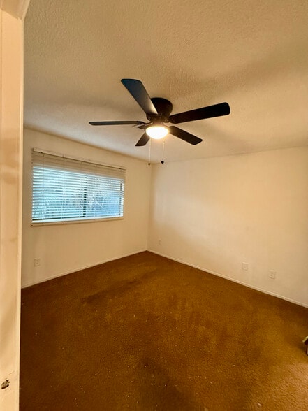 Building Photo - 1215 Coach Ln