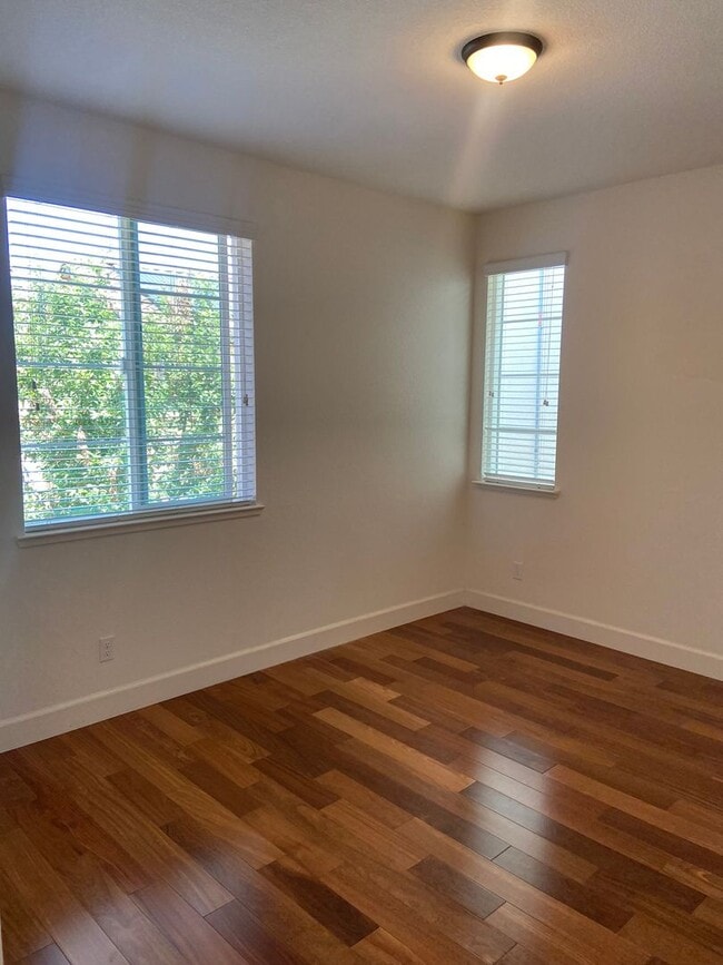 Building Photo - Folsom 4 bdrm, 3 bath near Folsom HS