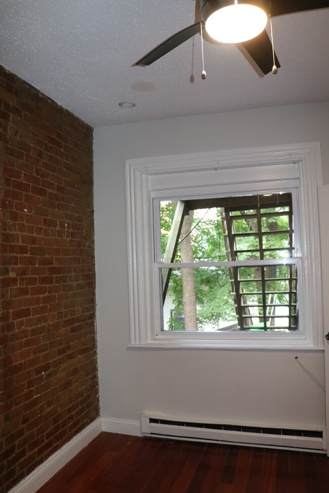 Building Photo - 320 Warren St