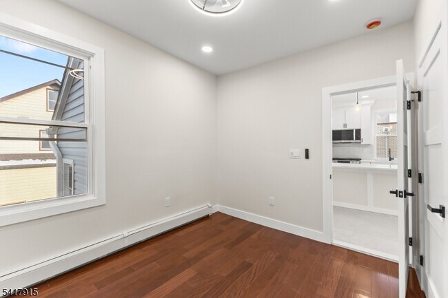 Building Photo - 633 Lafayette Ave