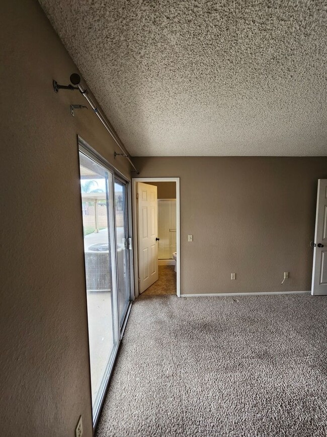 Building Photo - Inviting 3-Bedroom Home