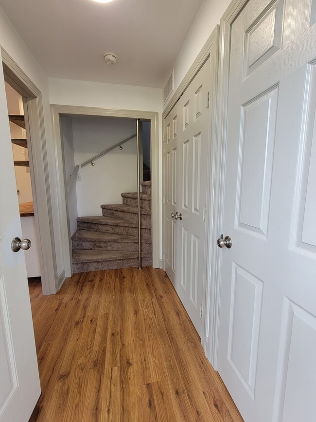 Building Photo - 33 Rittenhouse Rd