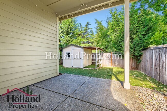 Building Photo - Beautiful 3-Bedroom Home with Fireplace, Modern Kitchen & Private Backyard in Hillsboro
