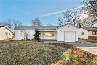 Building Photo - 3 Bedroom 2 Bathroom Family Ready Home