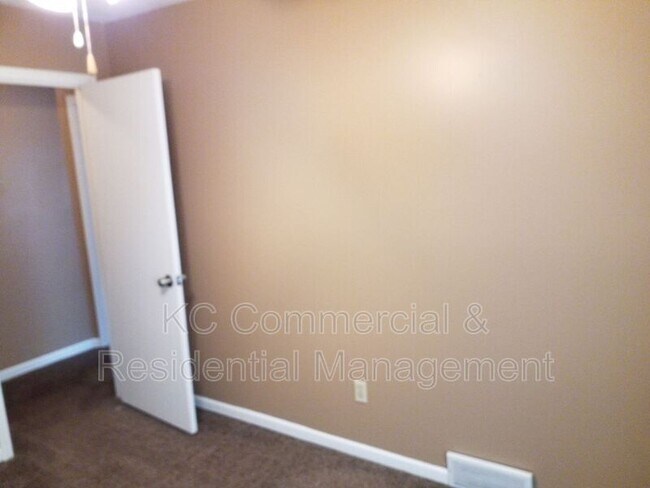 Building Photo - 10013 N Harrison Dr