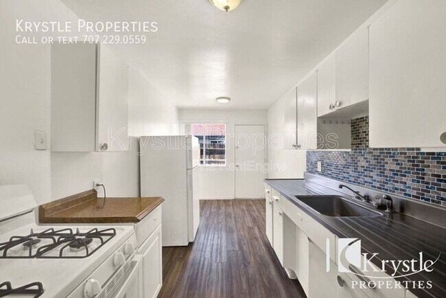 Building Photo - 2021 Red Robin Ln