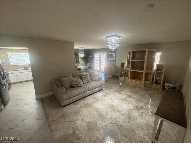 Building Photo - 6224 Miraloma St