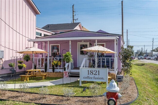 Building Photo - 9835 Willow Creek Commerce Dr