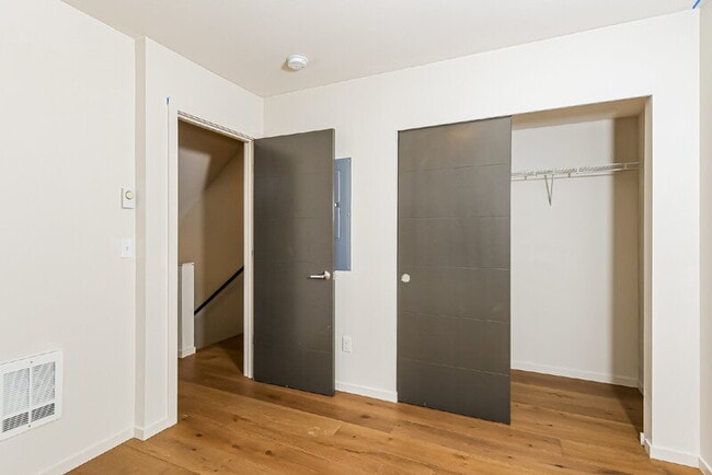 Building Photo - 5962 36th Ave S