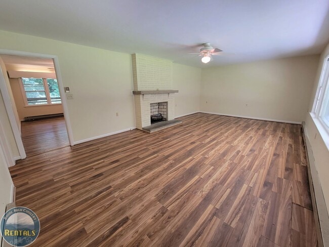 Building Photo - Spacious House Located off the 105 Bypass