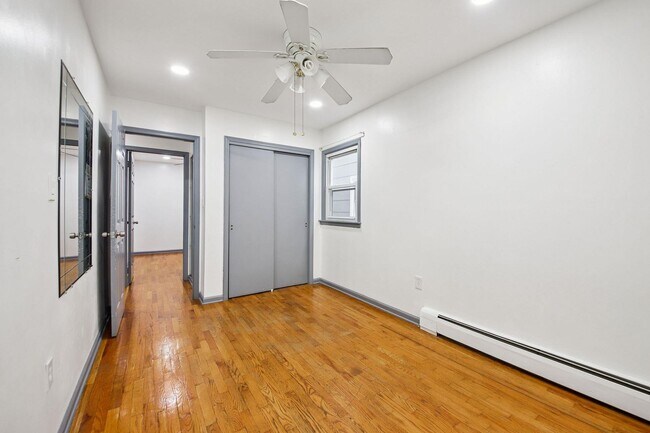 Building Photo - 13 Carlton Ave