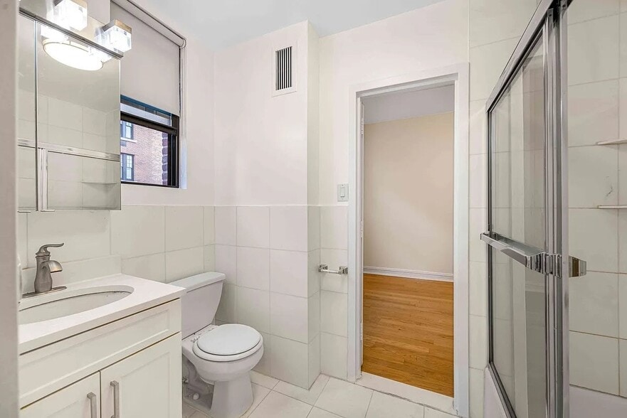 Building Photo - 107 E 63rd St