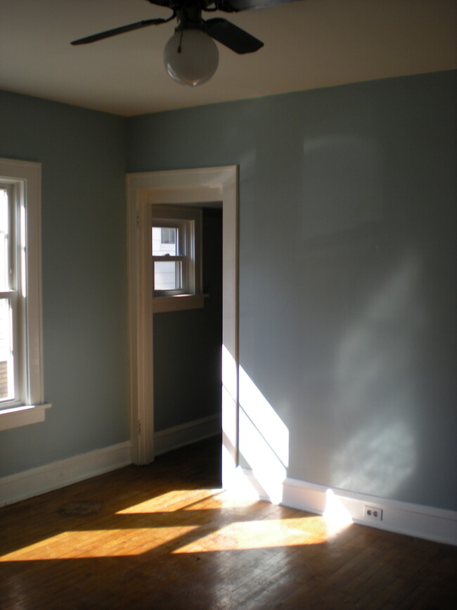 Bedroom - 1653 Victoria Ave