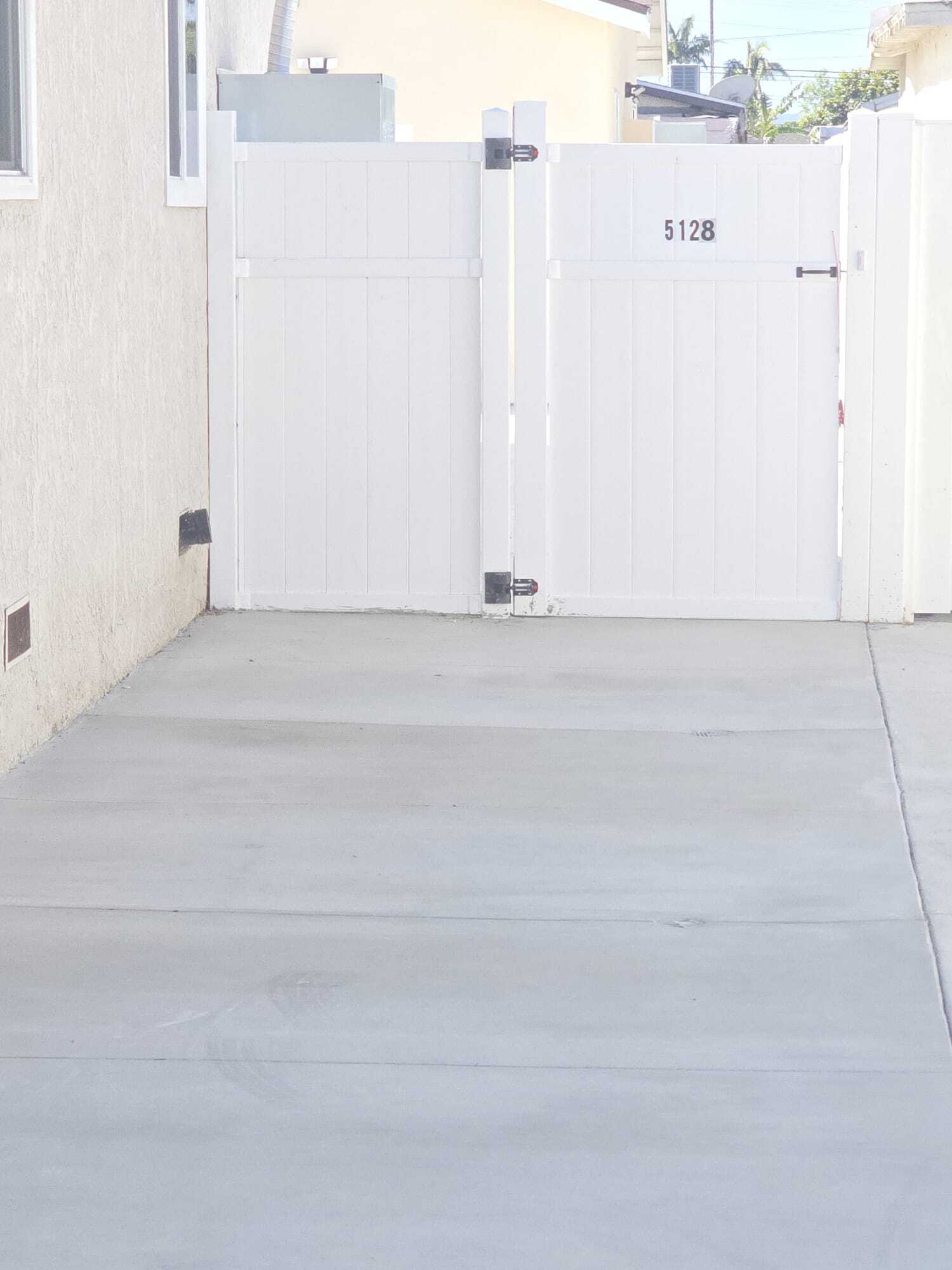 Private Entry - 5128 W 133rd St