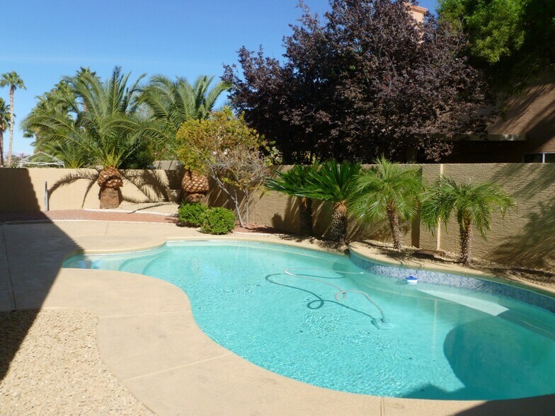 Building Photo - 208 Chaco Canyon Dr