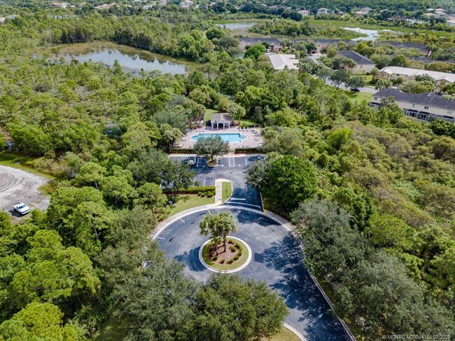 Building Photo - 356 SE Bloxham Way