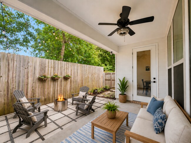 Building Photo - Custom Home Off Tiger Bend|Great Location