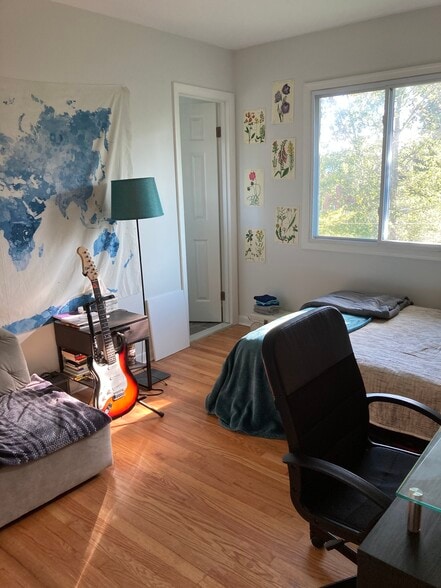 Building Photo - 600 N Vermont St