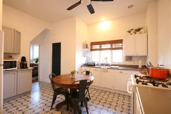 Building Photo - 40 Brastow Ave