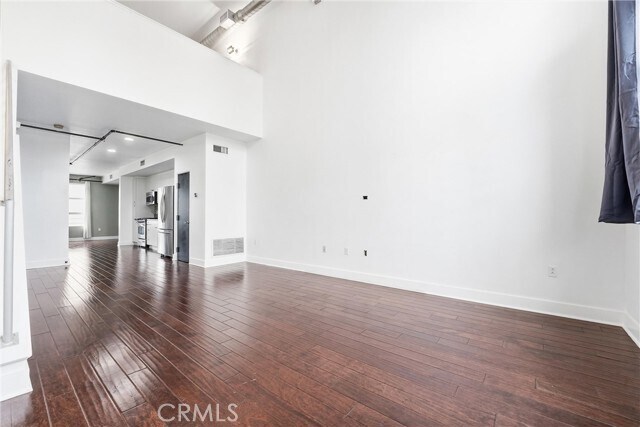 Building Photo - 911 E Santa Ana Blvd