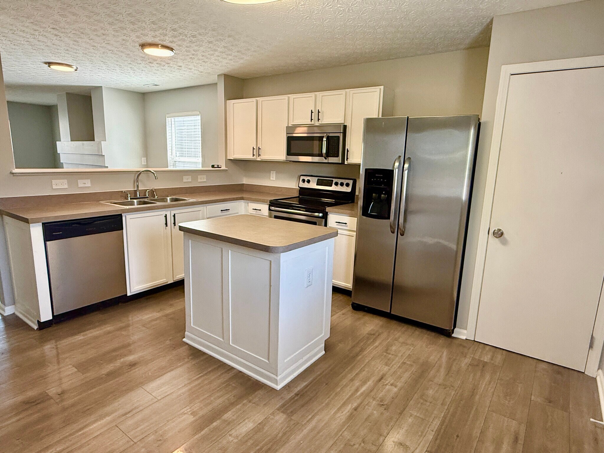 Building Photo - 4681 Grandover Dr