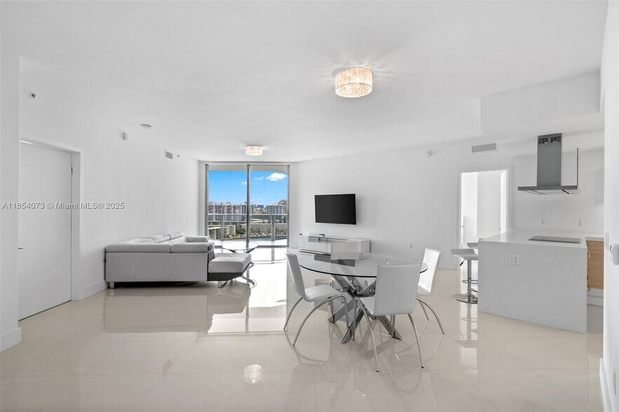 Building Photo - 17301 Biscayne Blvd