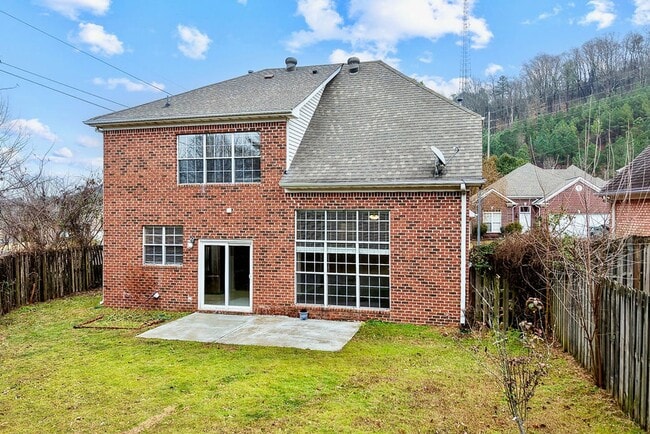 Building Photo - Room to Live, Minutes from Everything 1048 Castlemaine!