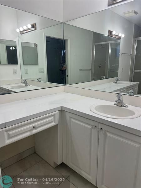Building Photo - 3126 Coral Ridge Dr