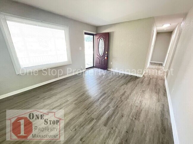 Building Photo - Beautiful 3 Bedroom 1 Bathroom Ranch Home ...